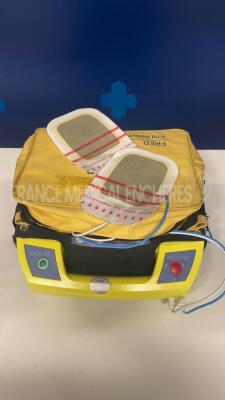 Schiller Defibrillator Fredbi E - YOM 2003 - missing battery charger - Untested