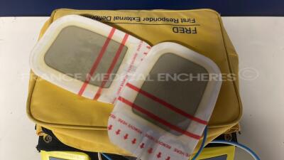 Schiller Defibrillator Fredbi E - YOM 2003 - missing battery charger - Untested - 2