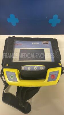 Schiller Defibrillator Fredbi E - YOM 2005 - missing battery charger - Untested