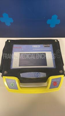 Schiller Defibrillator Fredbi E - YOM 2005 - missing battery charger - Untested