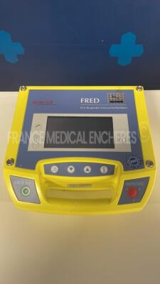 Schiller Defibrillator Fredbi E - YOM 2004 - missing battery charger - missing battery - Untested