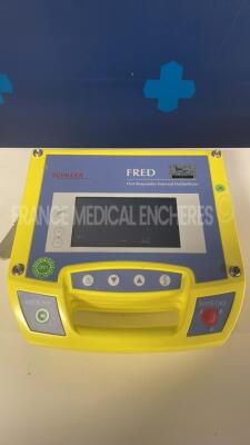 Schiller Defibrillator Fredbi E - YOM 2004 - missing battery charger - missing battery - Untested