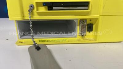 Schiller Defibrillator Fredbi E - YOM 2004 - missing battery charger - missing battery - Untested - 3