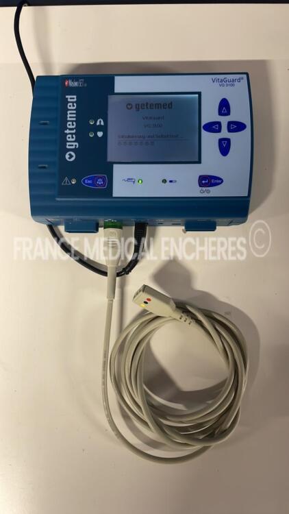 Getemed Vital Signs Monitor VitaGuard VG3100 - YOM 2005 w/ ECG Hose (Powers up)