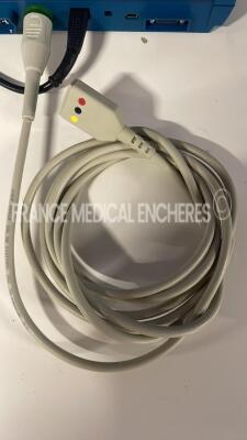 Getemed Vital Signs Monitor VitaGuard VG3100 - YOM 2005 w/ ECG Hose (Powers up) - 2