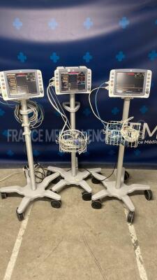 Lot of 3 GE Patient Monitors Dash 2500 - YOM 2011 w/ ECG sensors and SPO2 sensors and Cuff - All power up