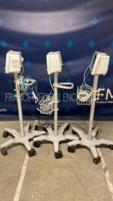 Lot of 3 GE Patient Monitors Dash 2500 - YOM 2011 w/ ECG sensors and SPO2 sensors and Cuff - All power up - 2