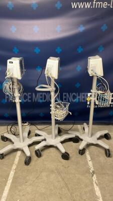 Lot of 3 GE Patient Monitors Dash 2500 - YOM 2011 w/ ECG sensors and SPO2 sensors and Cuff - All power up - 3