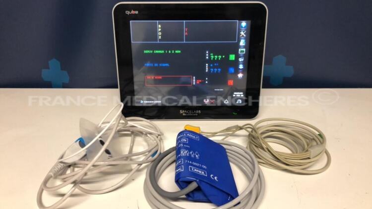 Spacelabs Patient Monitor Qube - S/W 3.05.10 w/ ECG sensor and SPO2 sensor and Cuff - Powers up