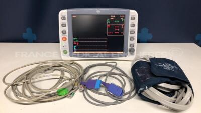 Patient Monitor Dash 2500 - YOM 2010 w/ ECG sensor and SPO2 sensor and Cuff - Powers up