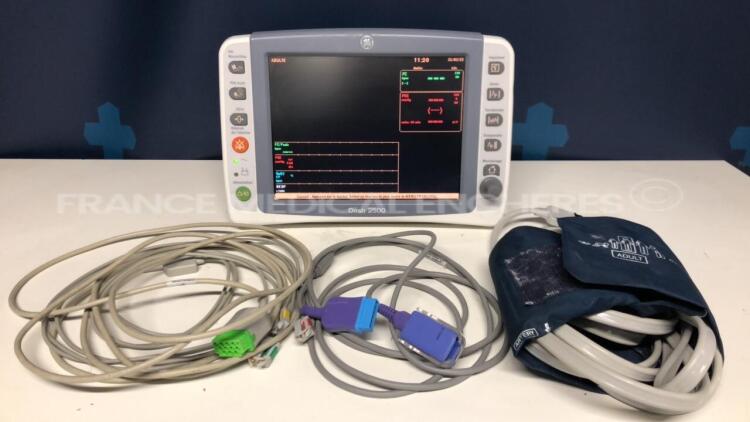 Patient Monitor Dash 2500 - YOM 2010 w/ ECG sensor and SPO2 sensor and Cuff - Powers up