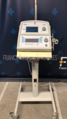 Taema Ventilator Horus 4 - YOM 1999 - S/W 1.0 - Count 17120 h w/ Trolley (Powers up)