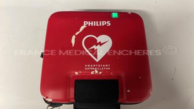 Philips Defibrillator FR3 - YOM 2013 - S/W 1.1.208 - Battery to be changed (Powers up) - 2