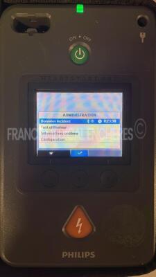 Philips Defibrillator FR3 - YOM 2013 - S/W 1.1.208 - Battery to be changed (Powers up) - 3