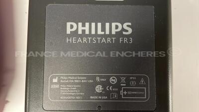 Philips Defibrillator FR3 - YOM 2013 - S/W 1.1.208 - Battery to be changed (Powers up) - 5