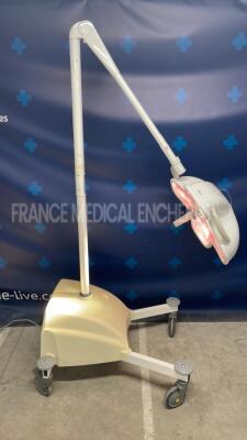 Maquet Mobile Operating Light Axcel S (Powers up) - 4